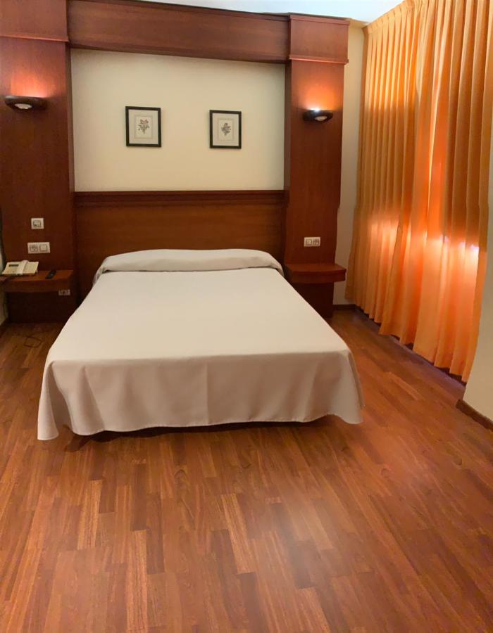 Hotel Barreiro Leira Bagian luar foto