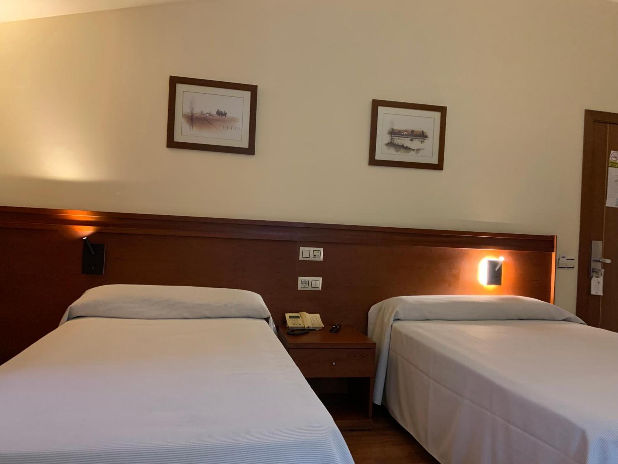 Hotel Barreiro Leira Bagian luar foto